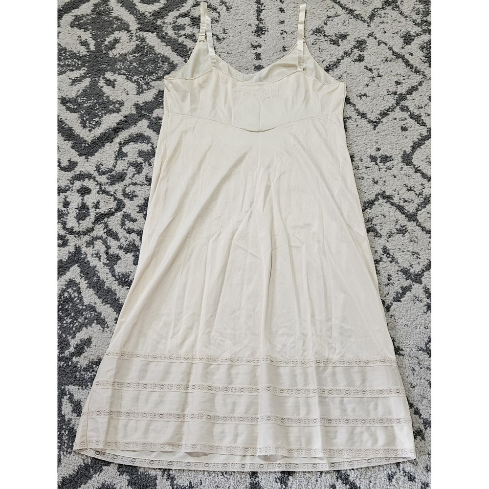 Vintage 1950s 1960s Sears White Nylon Half Slip "Doesn't Slip" Lingerie Medium